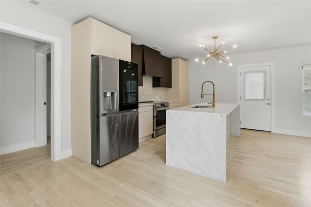 1426 Alaska Avenue, Dallas, TX 75216