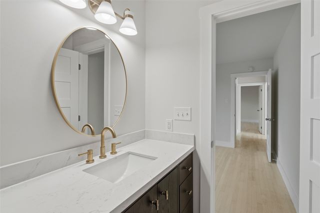 1426 Alaska Avenue, Dallas, TX 75216