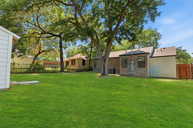 1426 Alaska Avenue, Dallas, TX 75216