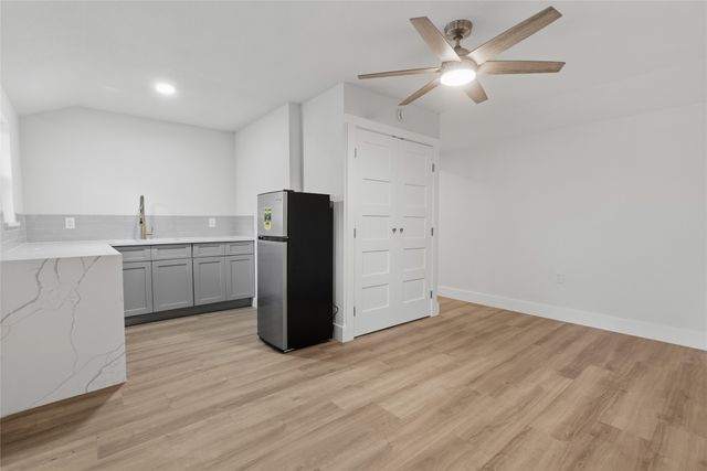 1426 Alaska Avenue, Dallas, TX 75216