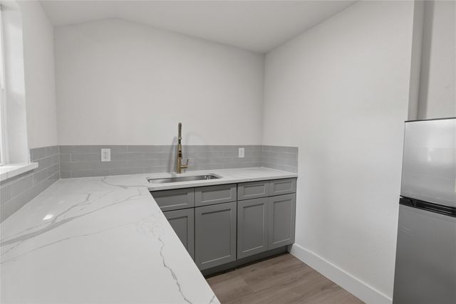 1426 Alaska Avenue, Dallas, TX 75216