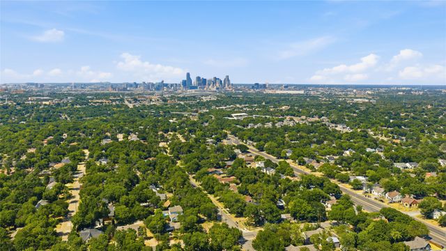 1426 Alaska Avenue, Dallas, TX 75216