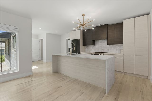 1426 Alaska Avenue, Dallas, TX 75216