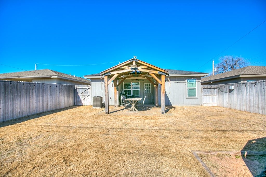 Image 20 of property listing at 621 Jones St, San Angelo, TX 76903