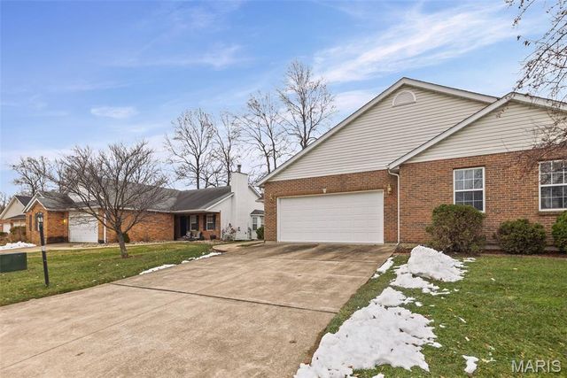 18 Crabapple Lane, Glen Carbon, IL 62034