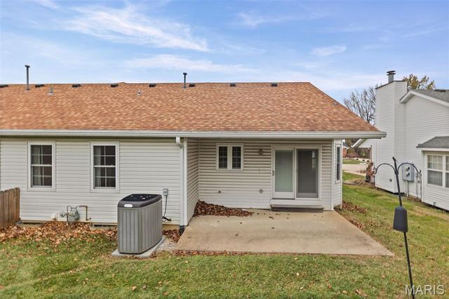 18 Crabapple Lane, Glen Carbon, IL 62034