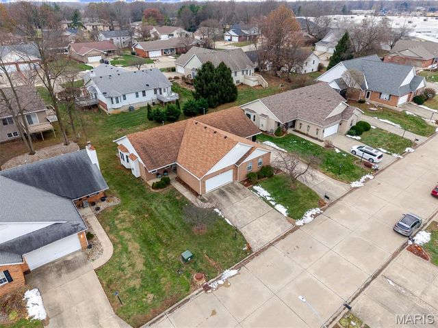 18 Crabapple Lane, Glen Carbon, IL 62034