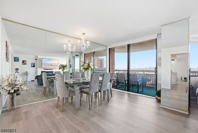 1633 Harmon Cove Tower, Secaucus Town, NJ 07094