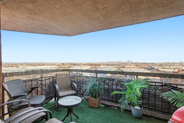 1633 Harmon Cove Tower, Secaucus Town, NJ 07094