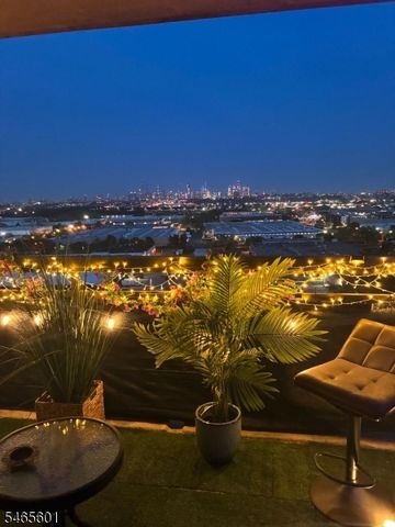 1633 Harmon Cove Tower, Secaucus Town, NJ 07094