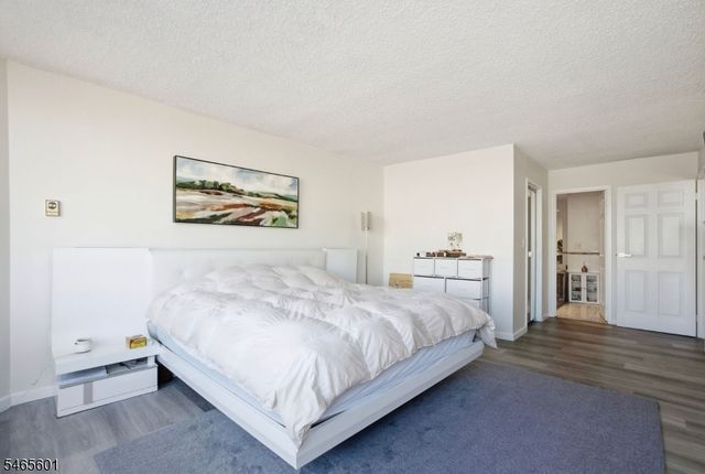 1633 Harmon Cove Tower, Secaucus Town, NJ 07094