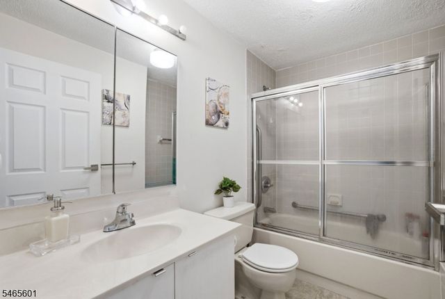 1633 Harmon Cove Tower, Secaucus Town, NJ 07094