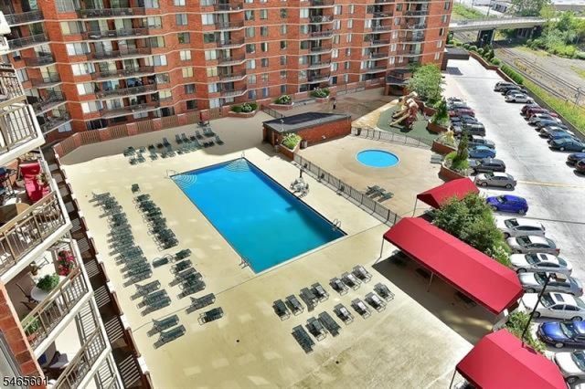 1633 Harmon Cove Tower, Secaucus Town, NJ 07094