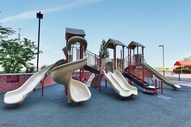 1633 Harmon Cove Tower, Secaucus Town, NJ 07094