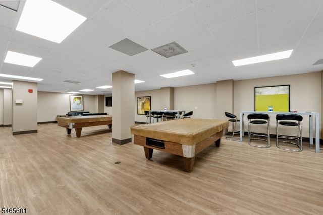 1633 Harmon Cove Tower, Secaucus Town, NJ 07094