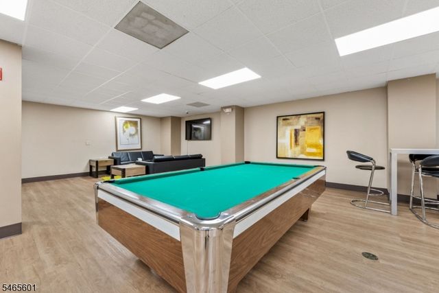 1633 Harmon Cove Tower, Secaucus Town, NJ 07094