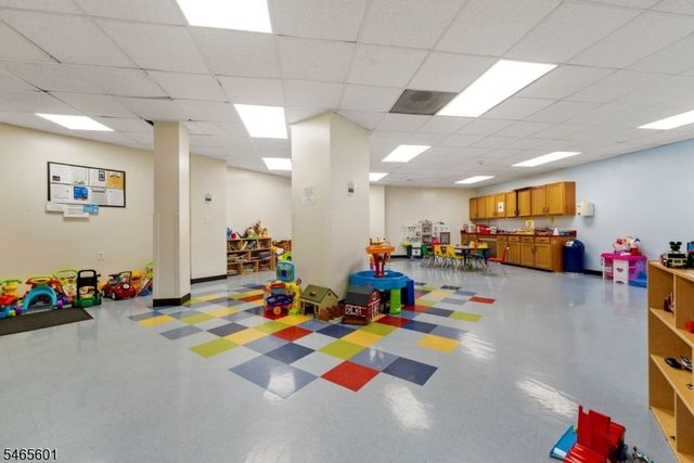 1633 Harmon Cove Tower, Secaucus Town, NJ 07094
