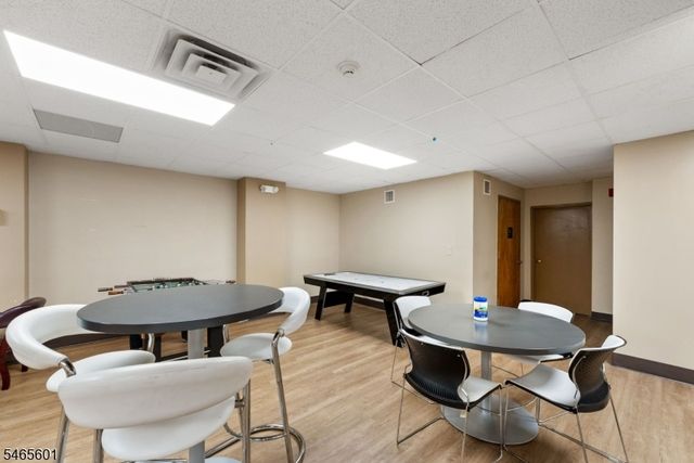 1633 Harmon Cove Tower, Secaucus Town, NJ 07094