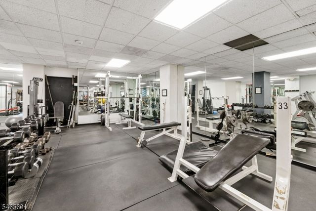 1633 Harmon Cove Tower, Secaucus Town, NJ 07094