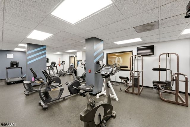 1633 Harmon Cove Tower, Secaucus Town, NJ 07094