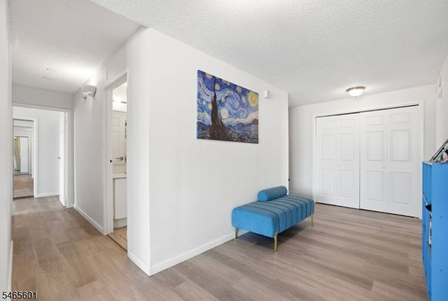 1633 Harmon Cove Tower, Secaucus Town, NJ 07094
