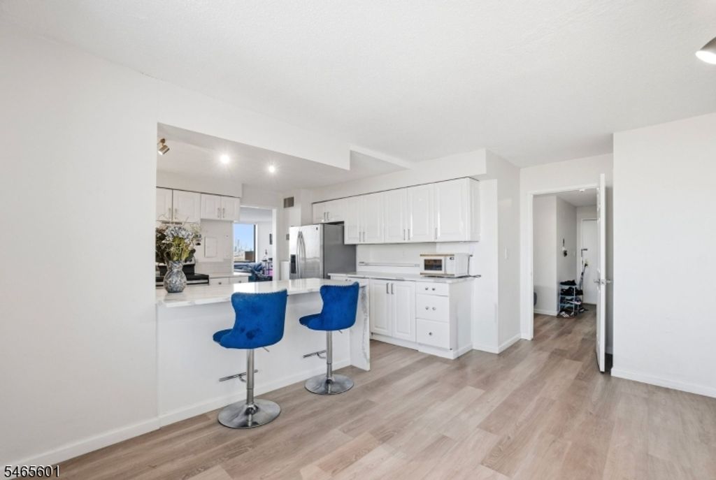1633 Harmon Cove Tower, Secaucus Town, NJ 07094 — photo 2