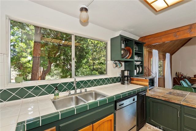 27230 Peninsula, Lake Arrowhead, CA 92352