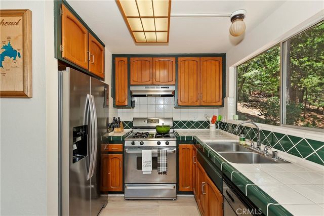 27230 Peninsula, Lake Arrowhead, CA 92352