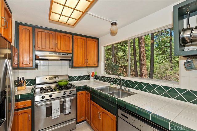 27230 Peninsula, Lake Arrowhead, CA 92352