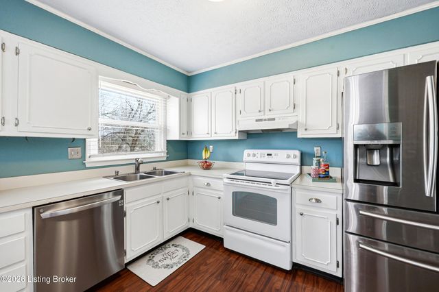 8814 High Point Cir, Louisville, KY 40299