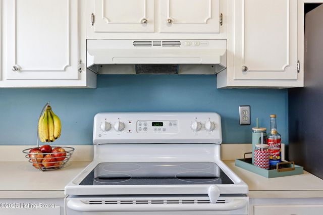 8814 High Point Cir, Louisville, KY 40299