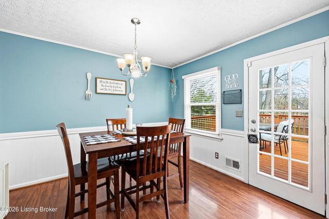 8814 High Point Cir, Louisville, KY 40299