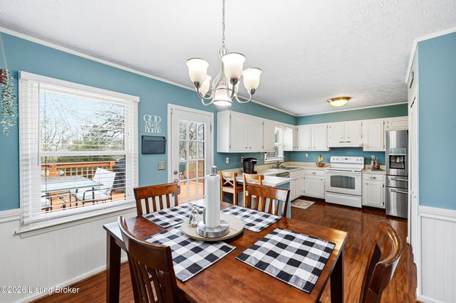 8814 High Point Cir, Louisville, KY 40299