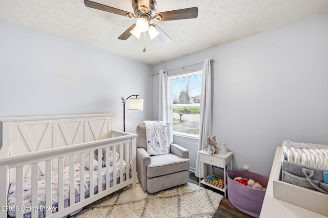 8814 High Point Cir, Louisville, KY 40299