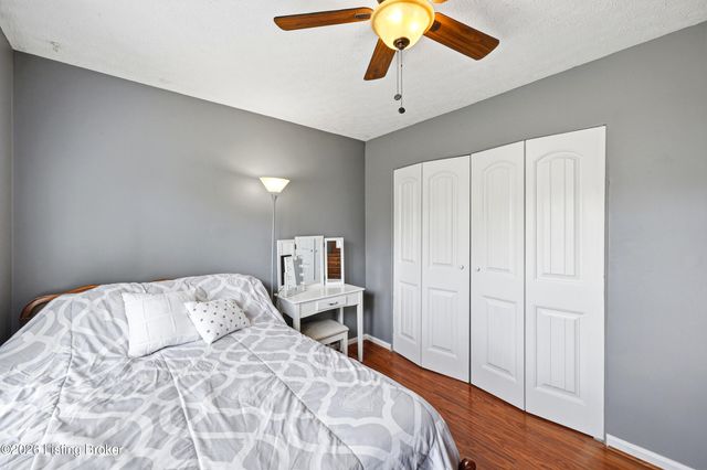 8814 High Point Cir, Louisville, KY 40299