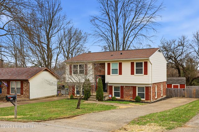 8814 High Point Cir, Louisville, KY 40299