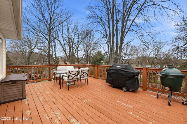 8814 High Point Cir, Louisville, KY 40299