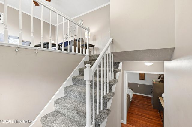 8814 High Point Cir, Louisville, KY 40299