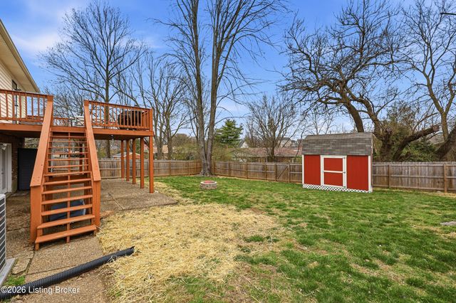 8814 High Point Cir, Louisville, KY 40299