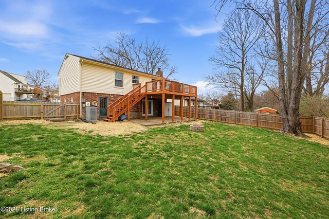 8814 High Point Cir, Louisville, KY 40299