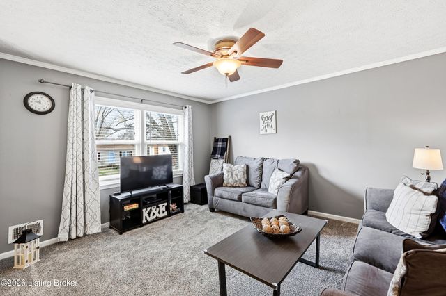 8814 High Point Cir, Louisville, KY 40299