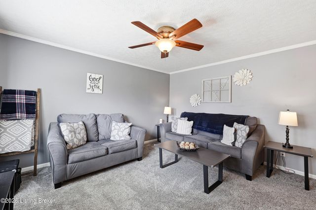 8814 High Point Cir, Louisville, KY 40299