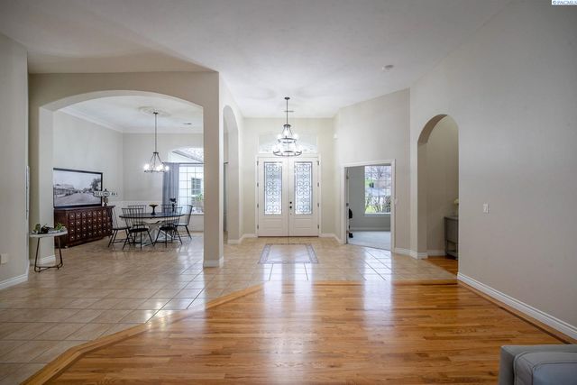 1348 Country Ridge Drive, Richland, WA 99352