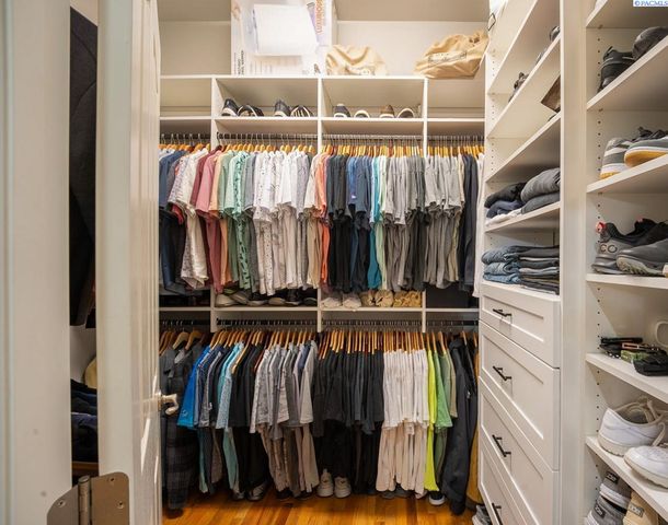 1348 Country Ridge Drive, Richland, WA 99352