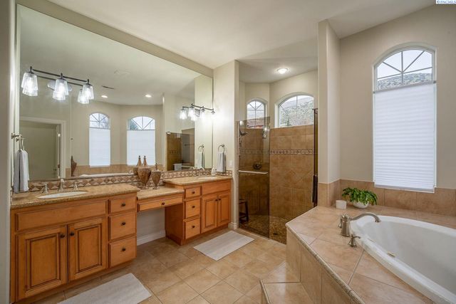 1348 Country Ridge Drive, Richland, WA 99352