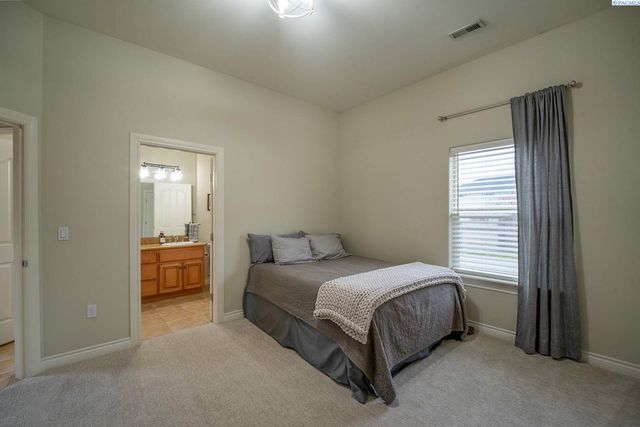 1348 Country Ridge Drive, Richland, WA 99352