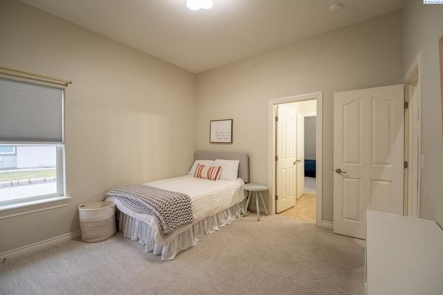 1348 Country Ridge Drive, Richland, WA 99352