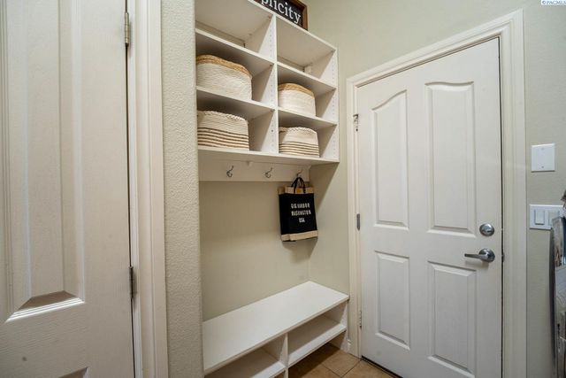 1348 Country Ridge Drive, Richland, WA 99352