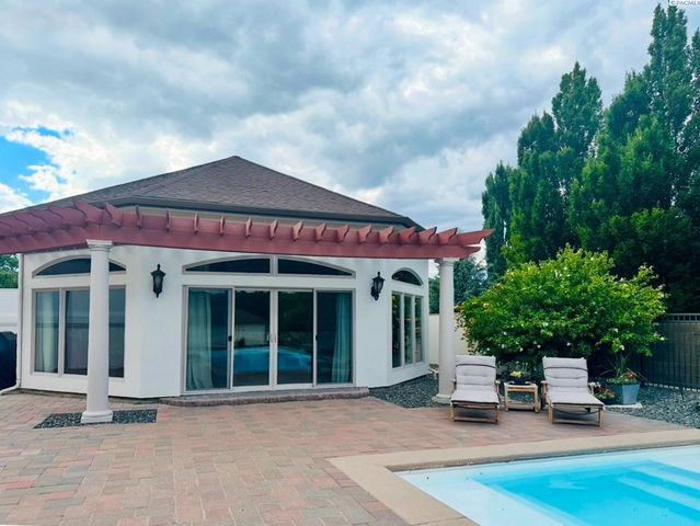 1348 Country Ridge Drive, Richland, WA 99352