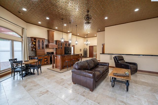 1348 Country Ridge Drive, Richland, WA 99352